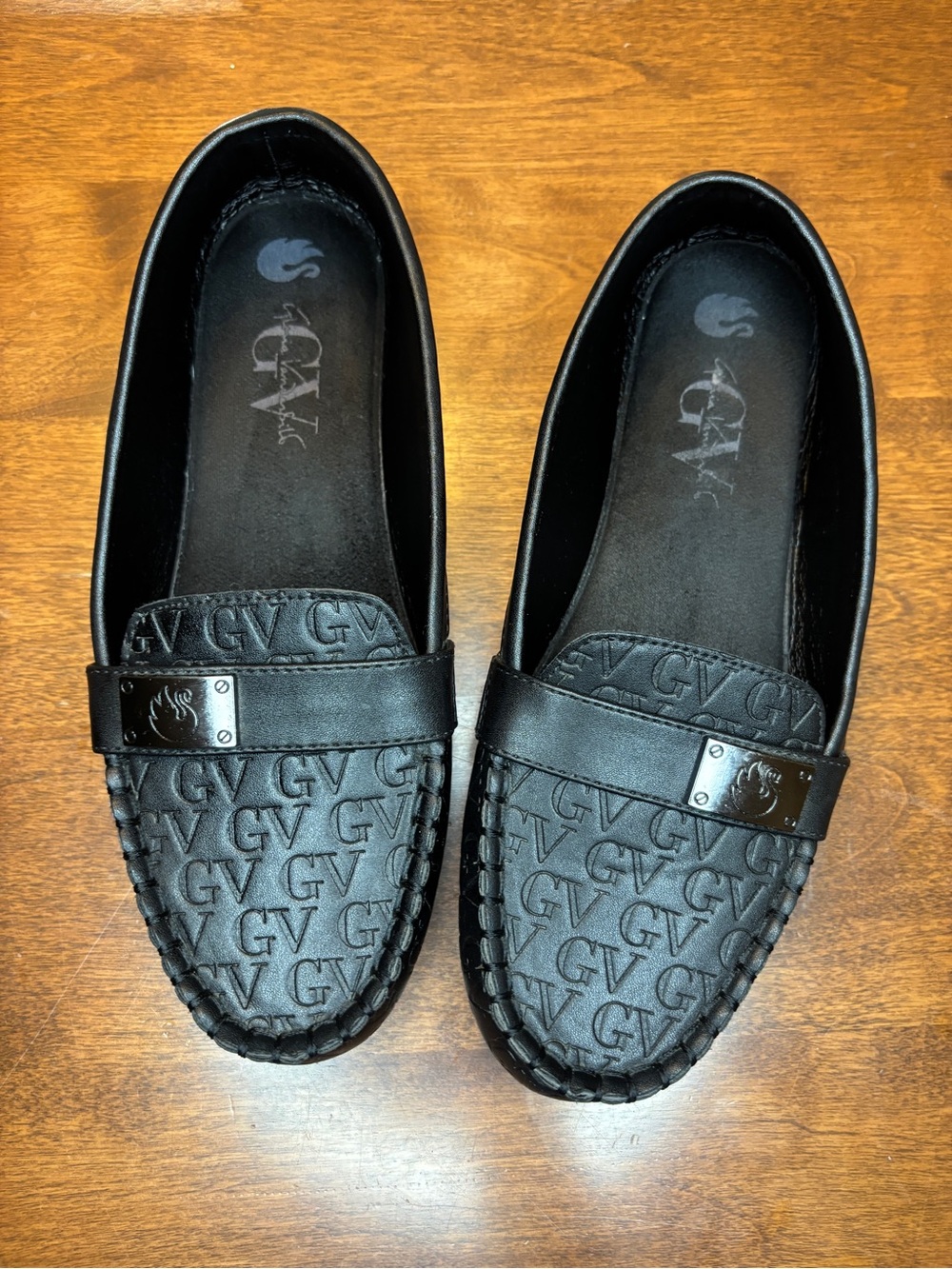 Gloria Vanderbilt Dionne womens slip ons